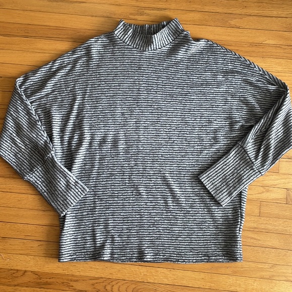 Urban Outfitters Out from Under Amelia Dolman Top - Picture 3 of 6